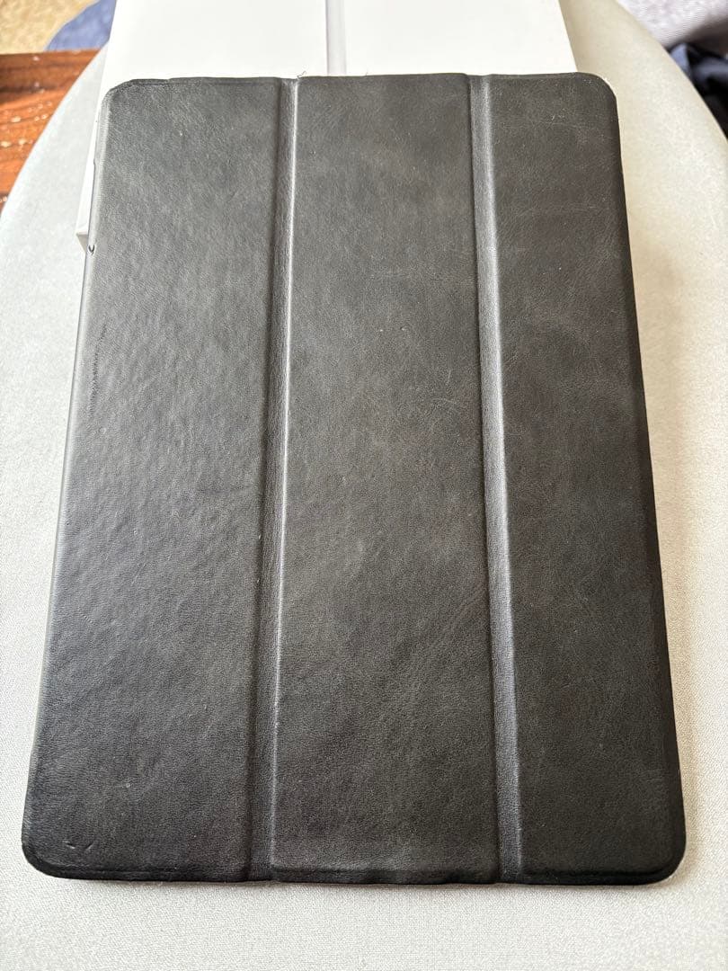 iPad (第7世代) シルバー 32GB 本体　箱とカバー付き