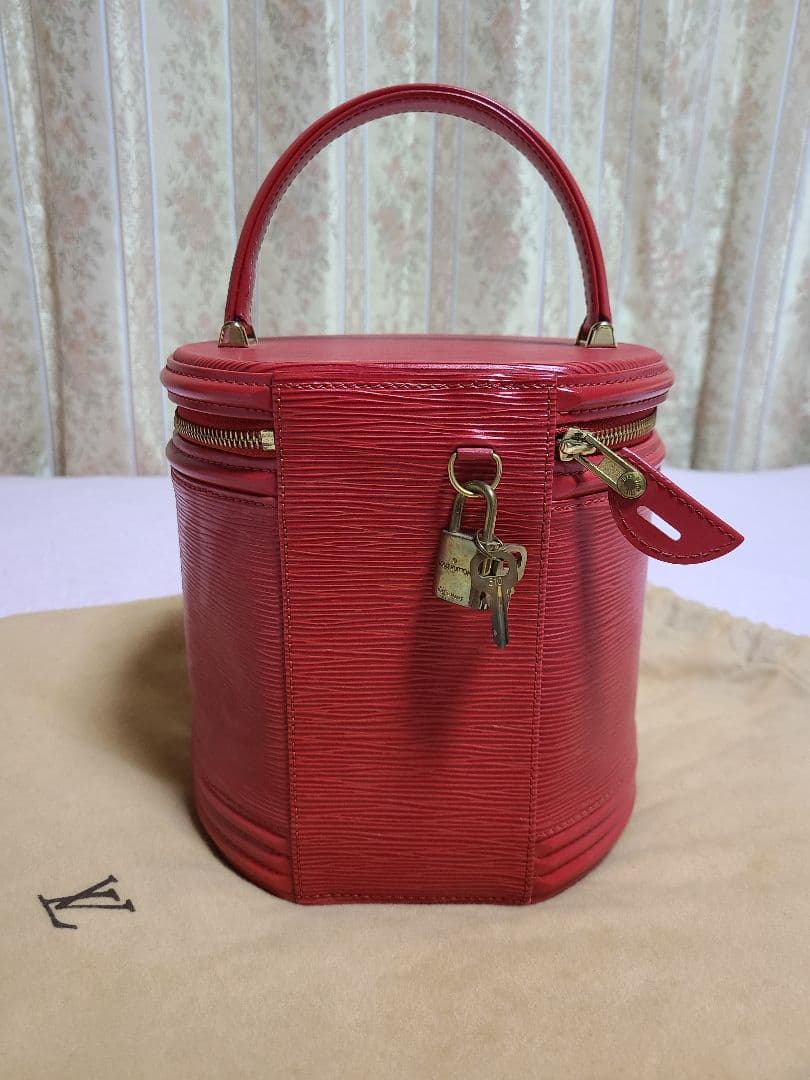 【美品】ルイヴィトン　エピ　カンヌ　レッド ※収納ケース、鍵付き