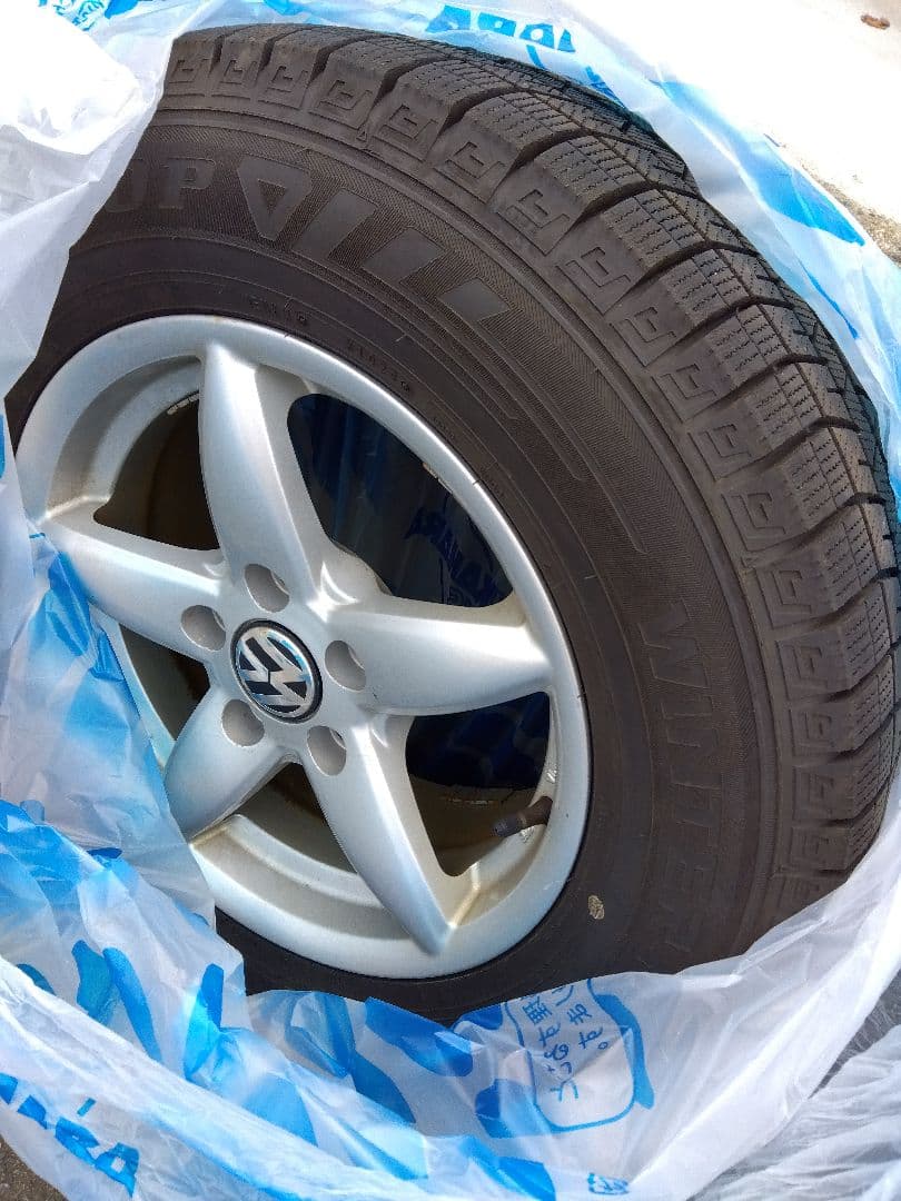 2024年製　VW ザ・ビートル　スタッドレスタイヤ 215/65R15