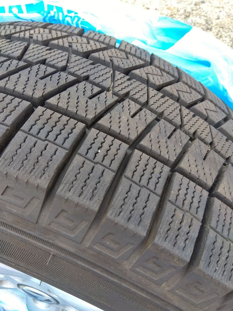 2024年製　VW ザ・ビートル　スタッドレスタイヤ 215/65R15