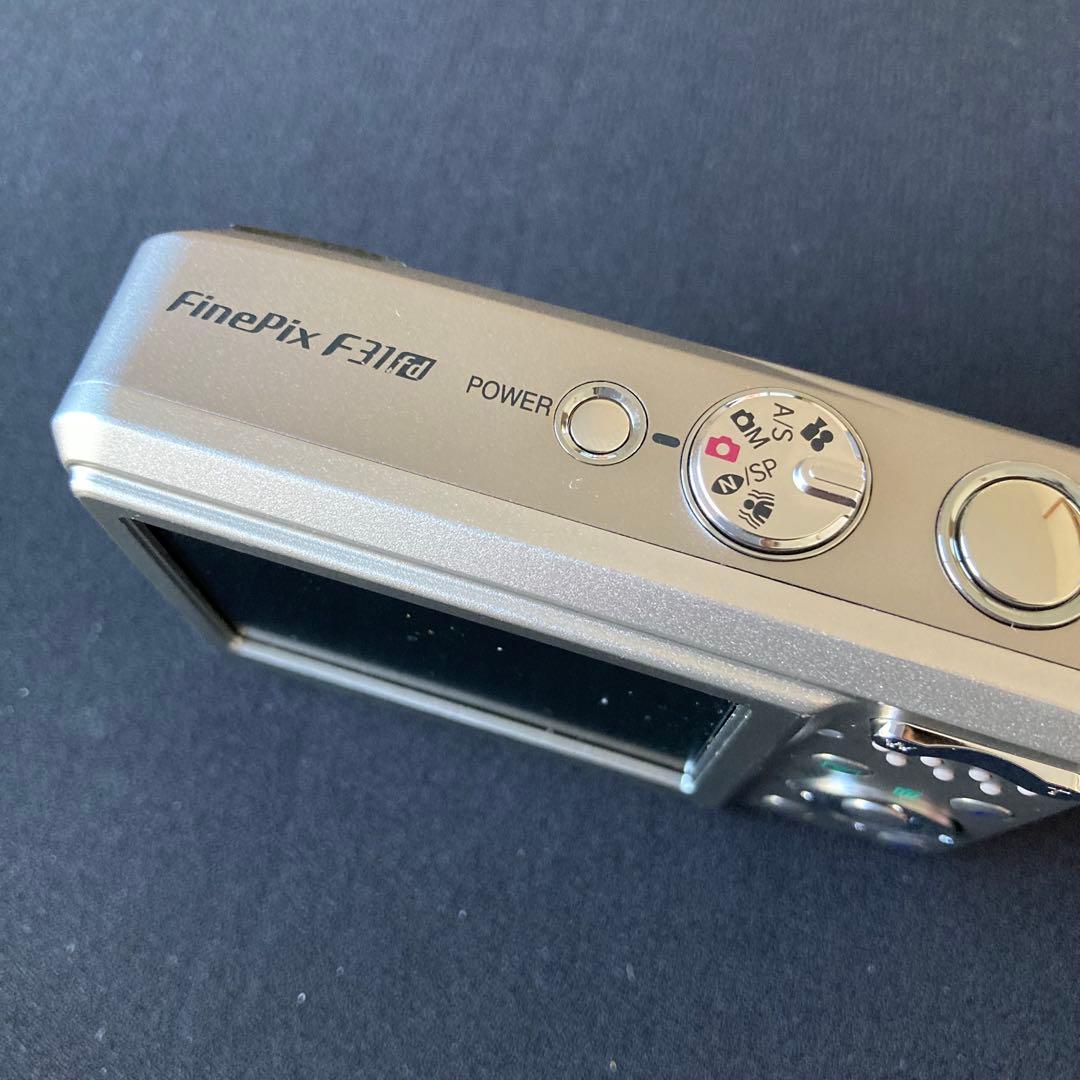 【美品】FUJIFILM FINEPIX F31fd CCDセンサー シルバー