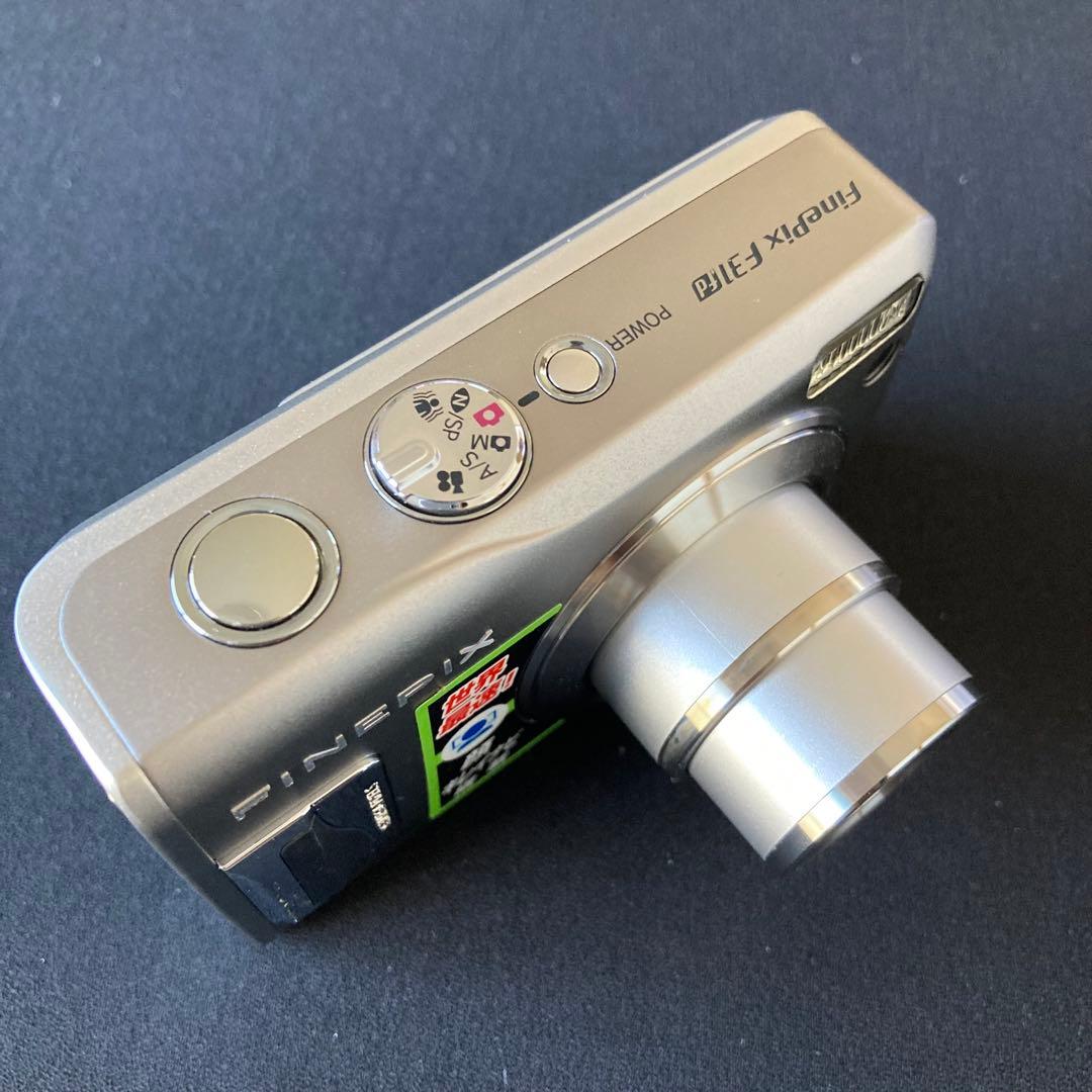 【美品】FUJIFILM FINEPIX F31fd CCDセンサー シルバー