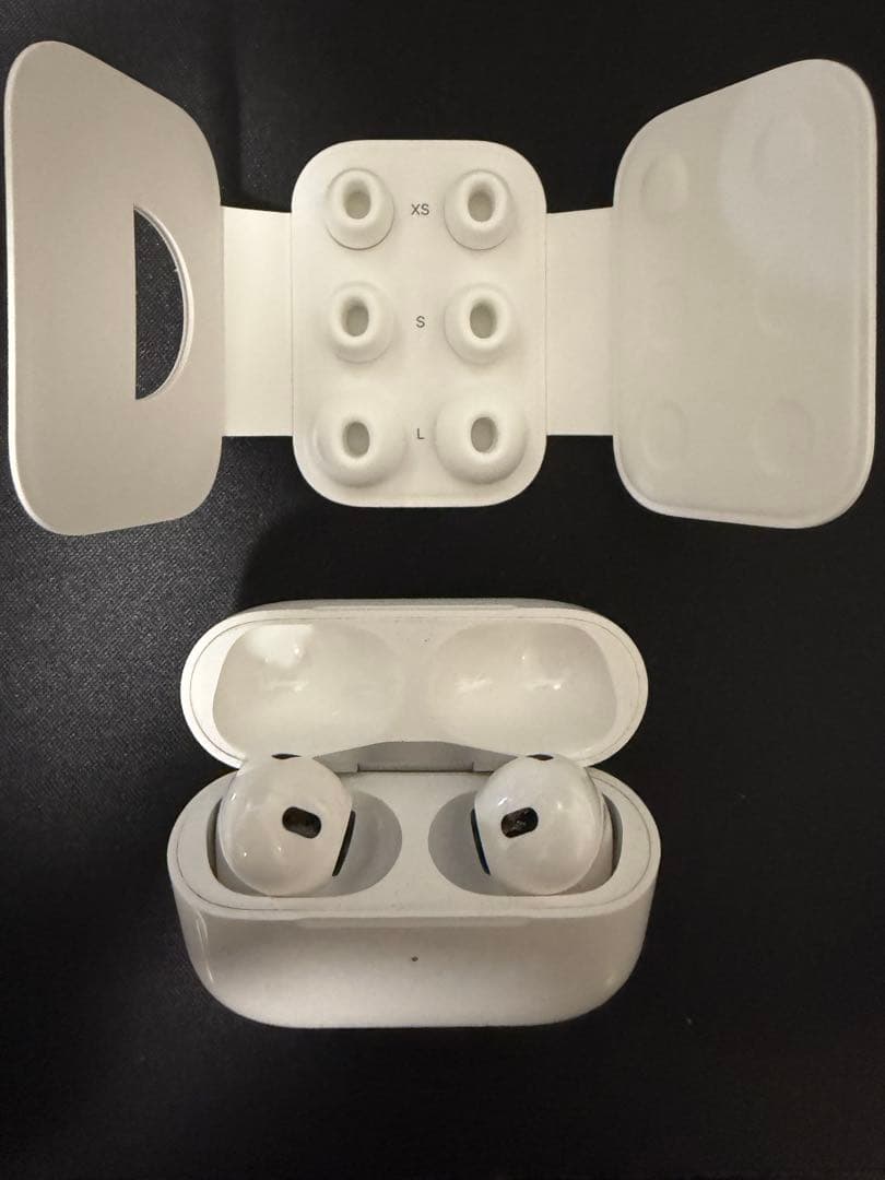 モ*ジ様 AirPods pro2本体 ホワイト イヤーチップ付き