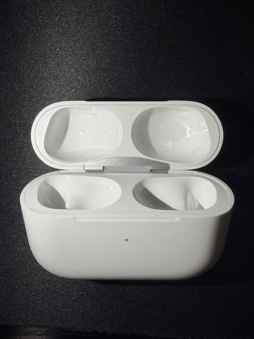 モ*ジ様 AirPods pro2本体 ホワイト イヤーチップ付き