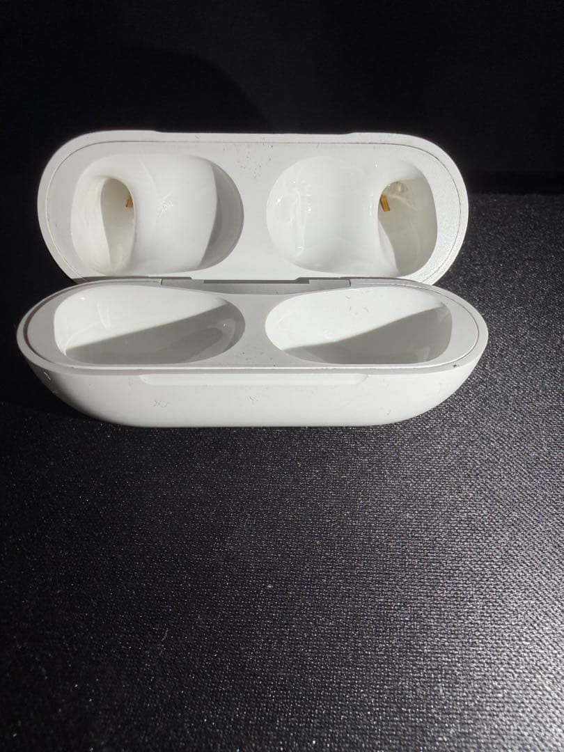 モ*ジ様 AirPods pro2本体 ホワイト イヤーチップ付き