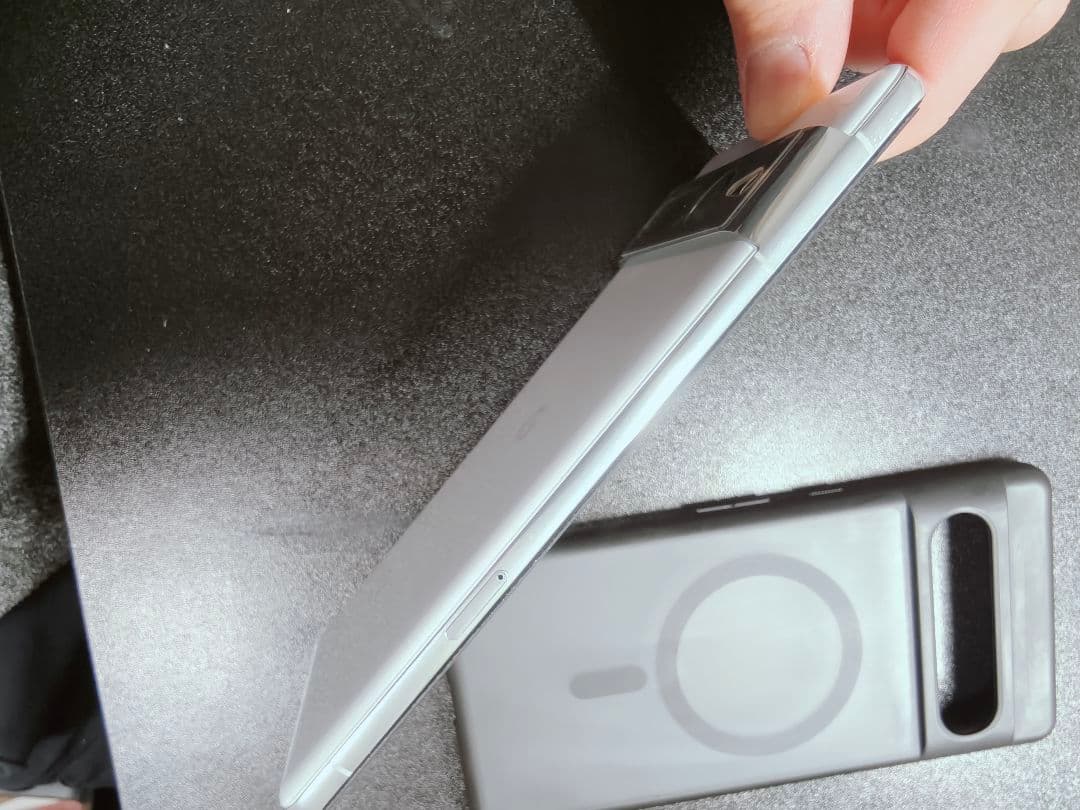 Google Pixel 7 Pro 256G 本体とケース