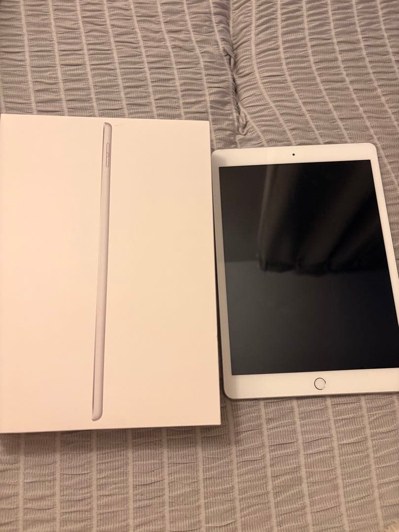 Apple iPad (第8世代) 128GB シルバー