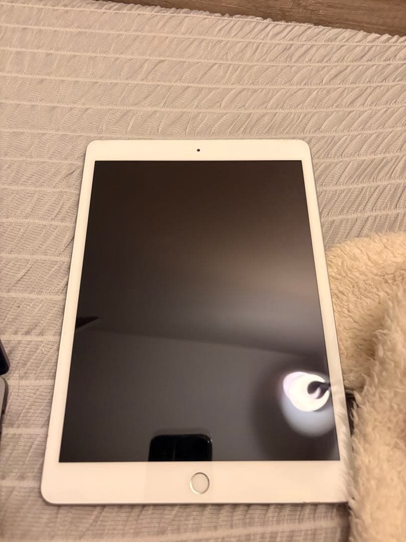 Apple iPad (第8世代) 128GB シルバー