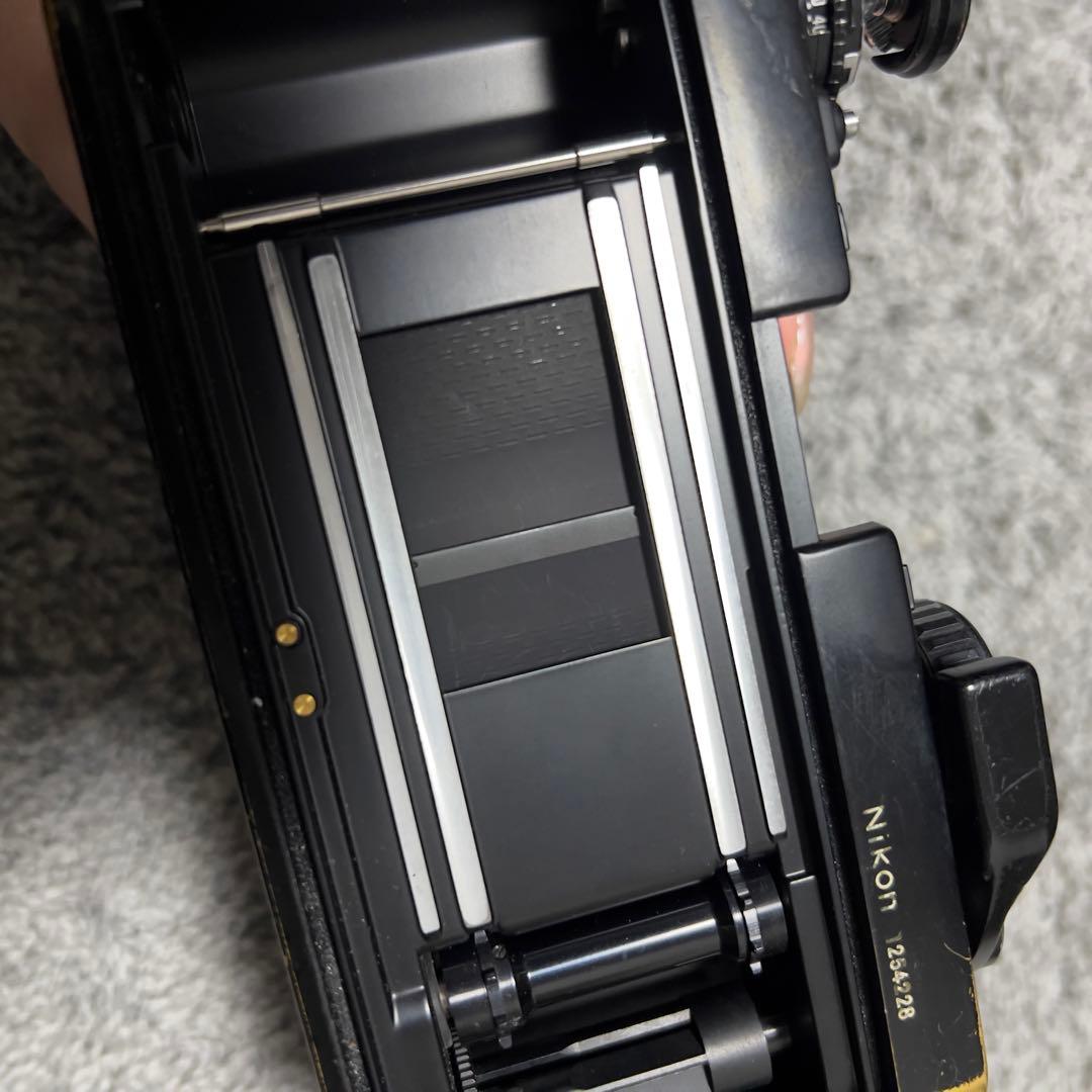 Nikon　F3 + 28mm F3.5 単焦点レンズ