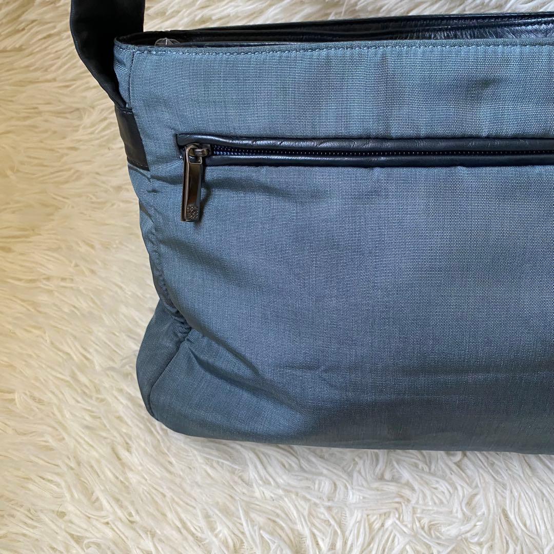 ロエベ ショルダーバック レザー