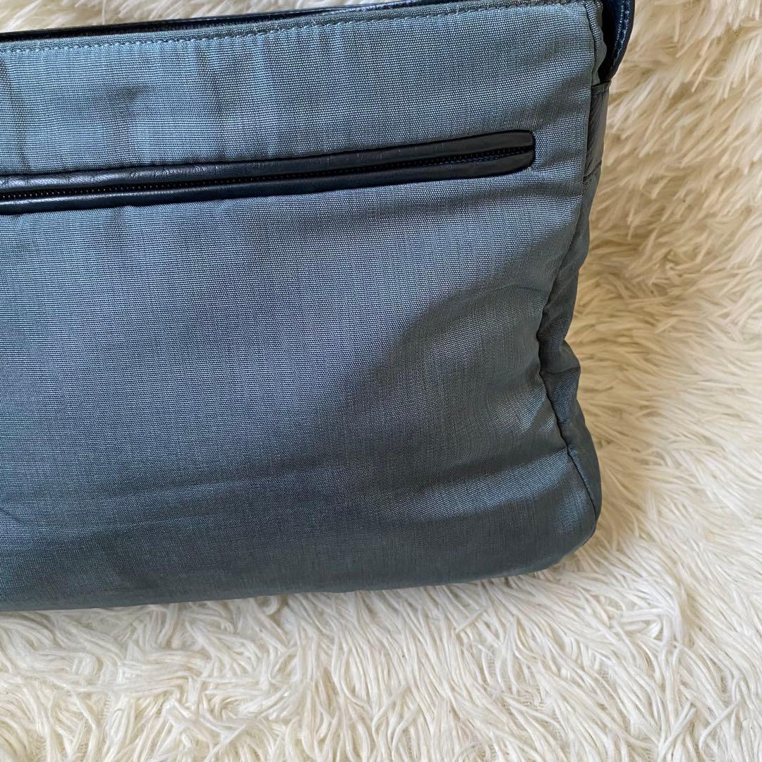 ロエベ ショルダーバック レザー