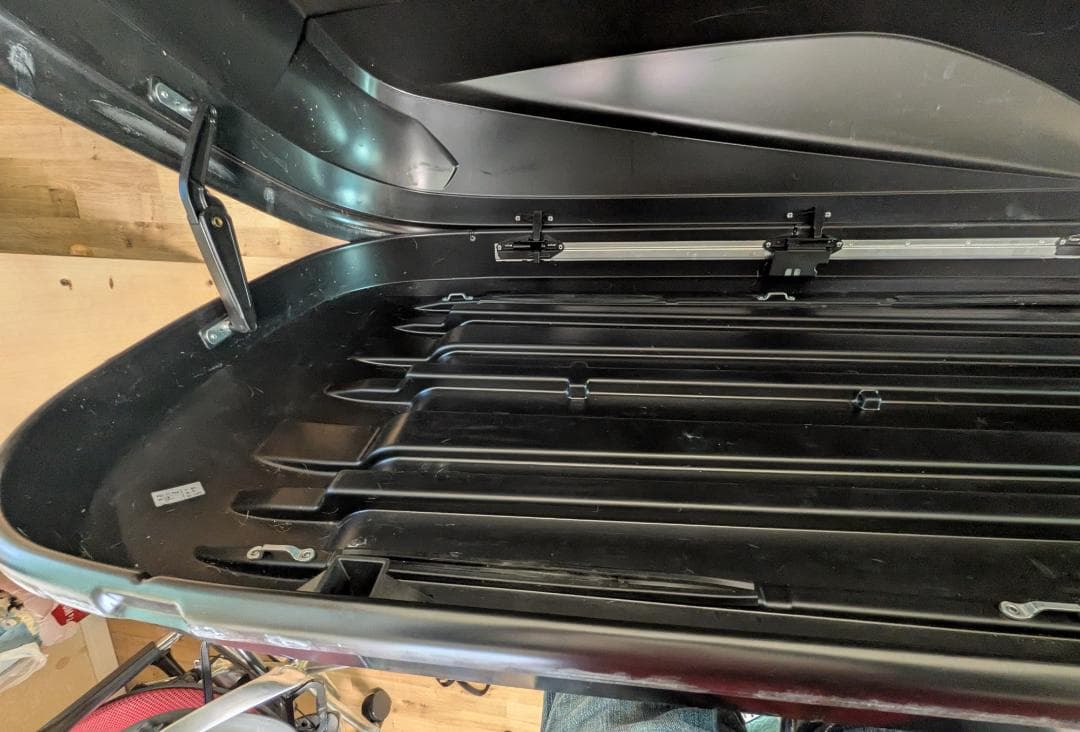 ＴＨＵＬＥ製ルーフキャリアとキャリアＢＯＸのセット