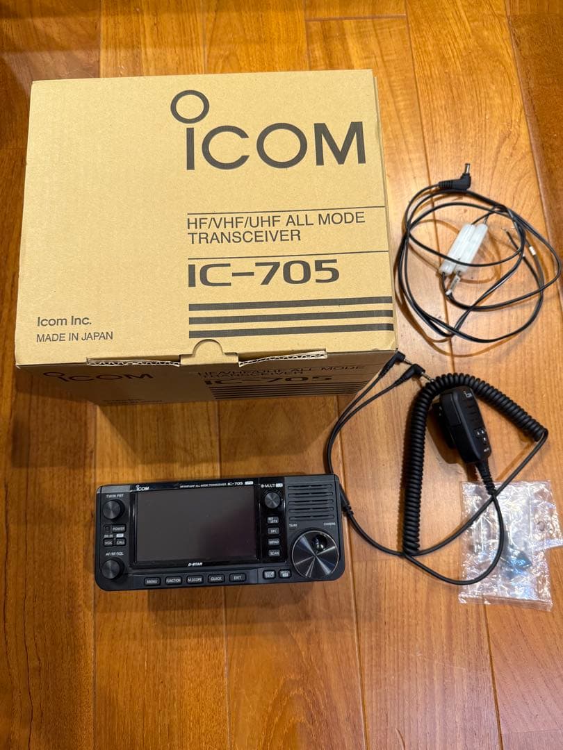 Icom IC-705 トランシーバー + スタンドMBF-705
