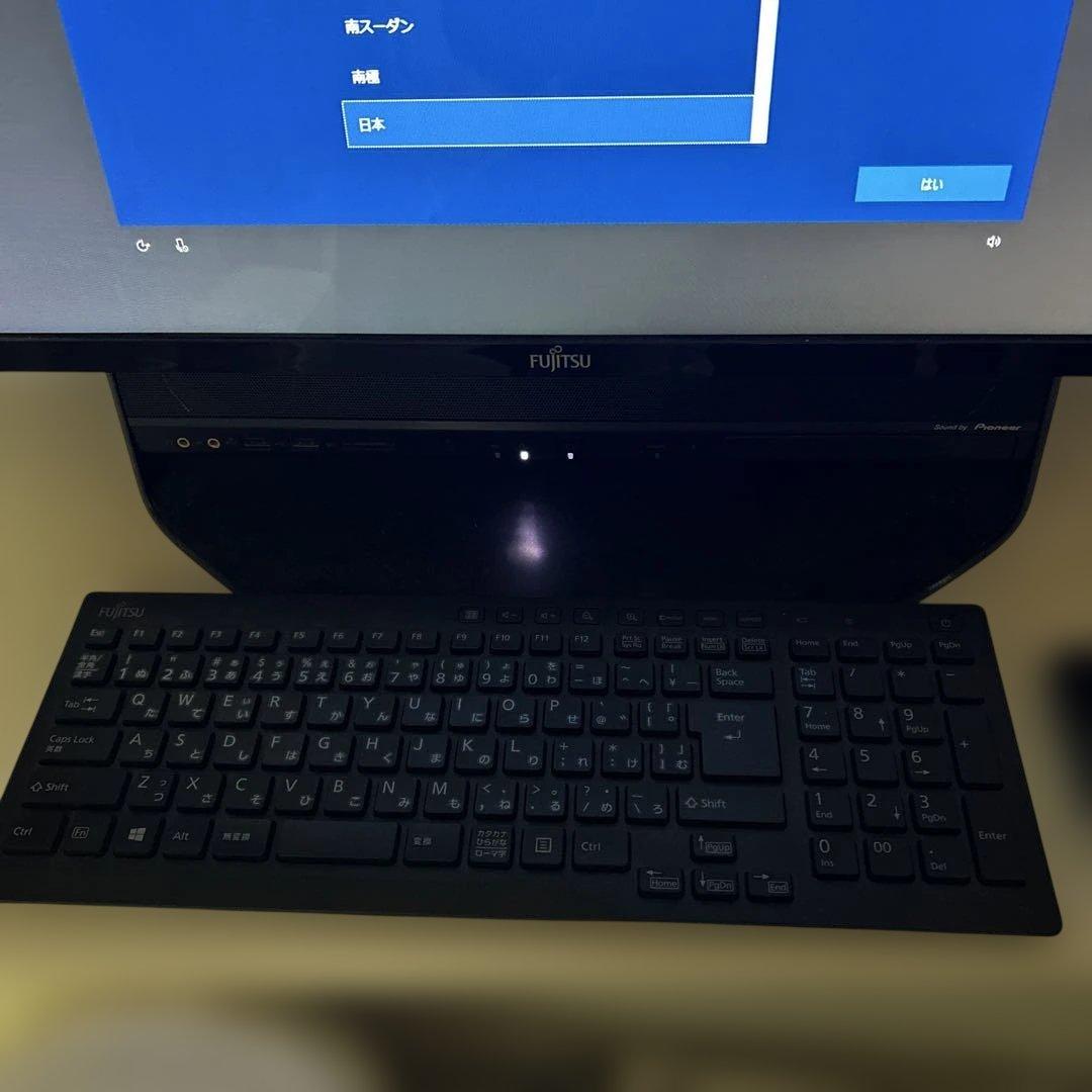 FUJITSU 富士通　FMVF90B2B 一体型パソコン　初期化済み