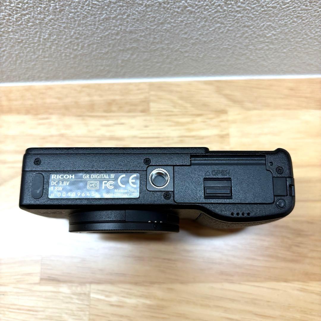 【ショット数極少】RICOH GR DIGITAL IVブラック　付属品全部あり