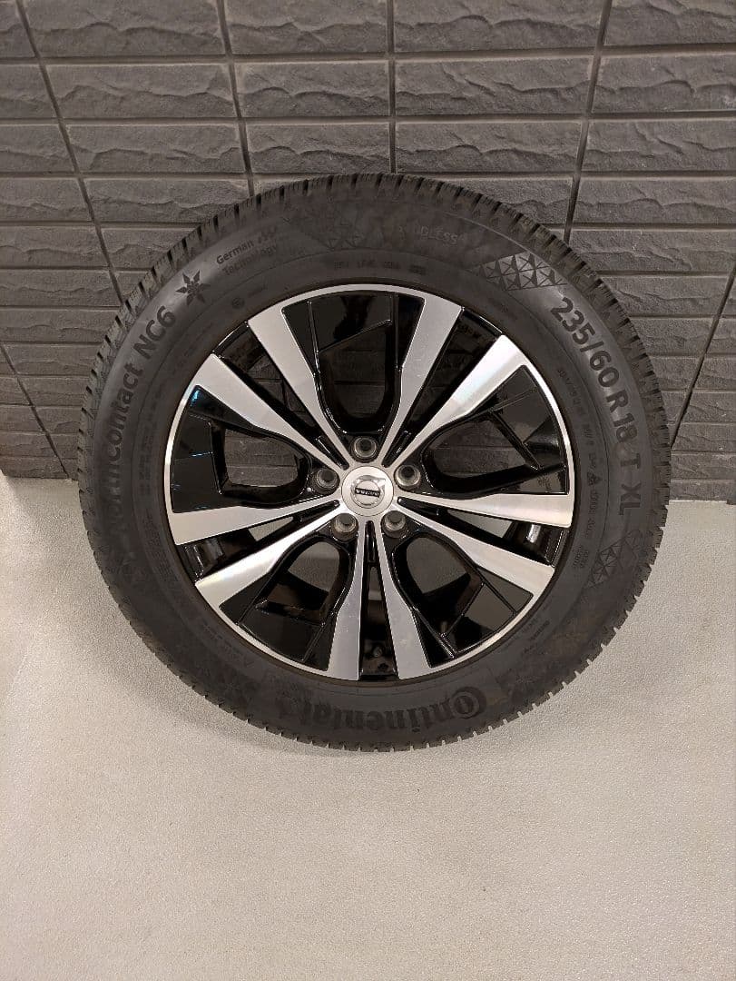 ボルボ XC60用の純正ホイールとスタッドレスタイヤ4本セット