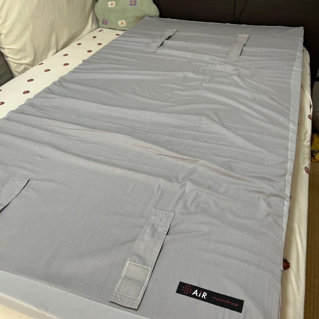 エアーマットレス グレーと青のデザイン　西川