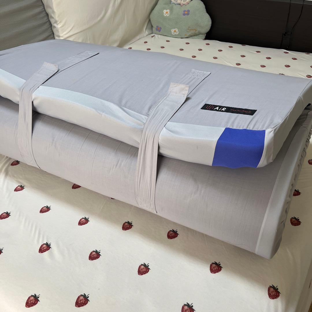 エアーマットレス グレーと青のデザイン　西川