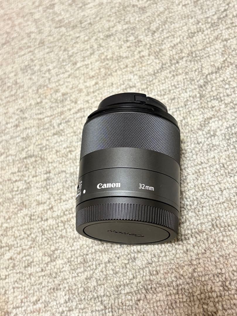 Canon EF-M 32mm f/1.4 STM レンズ