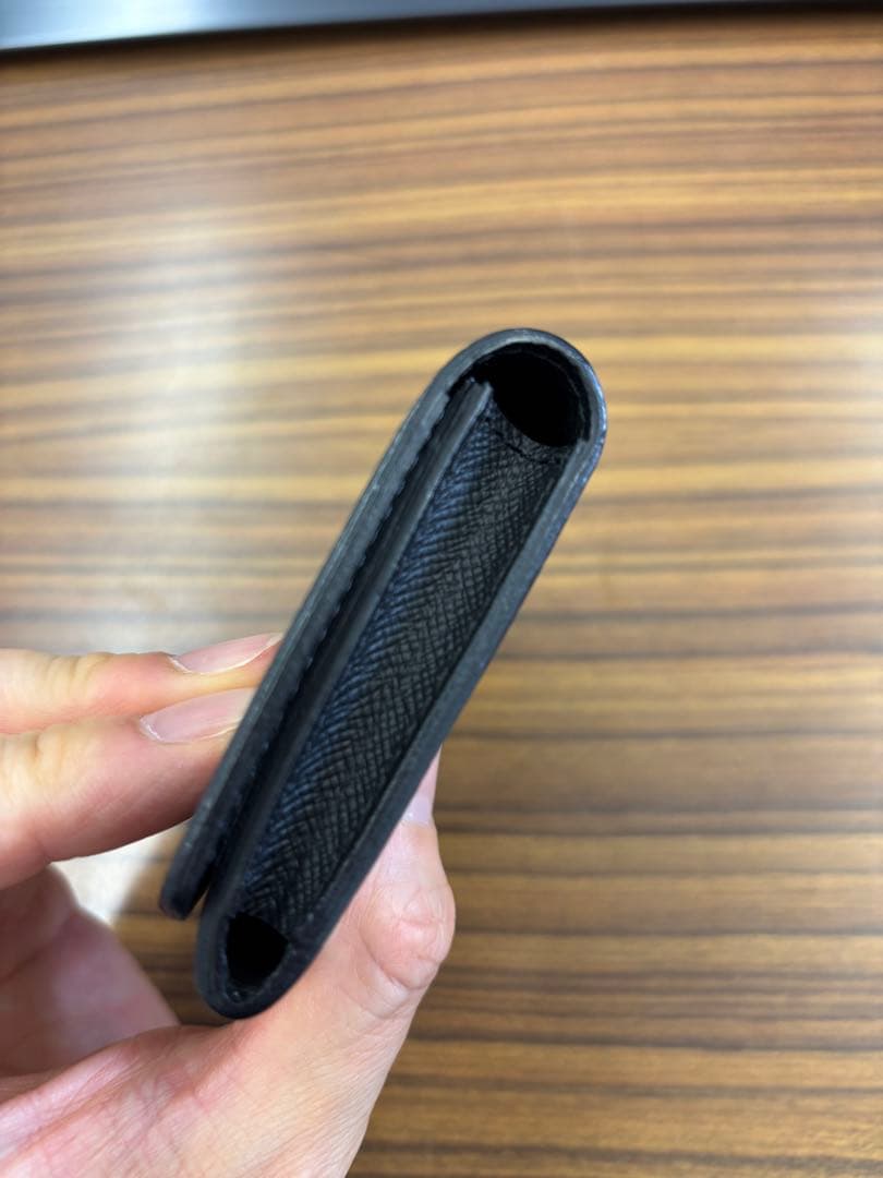 LOUIS VUITTON ブラックレザー名刺入れエピ