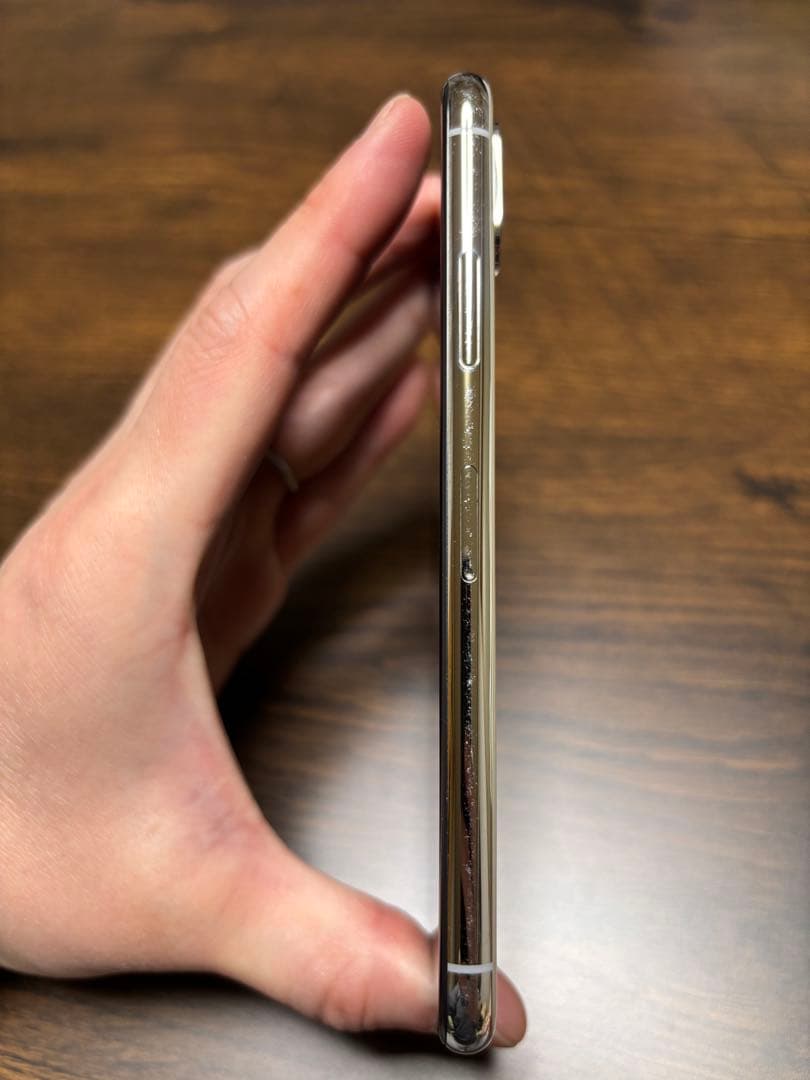 Apple iPhone Xs 64GB シルバー 美品 86％ SIMフリー
