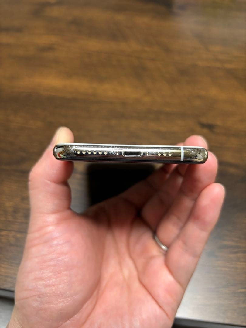 Apple iPhone Xs 64GB シルバー 美品 86％ SIMフリー