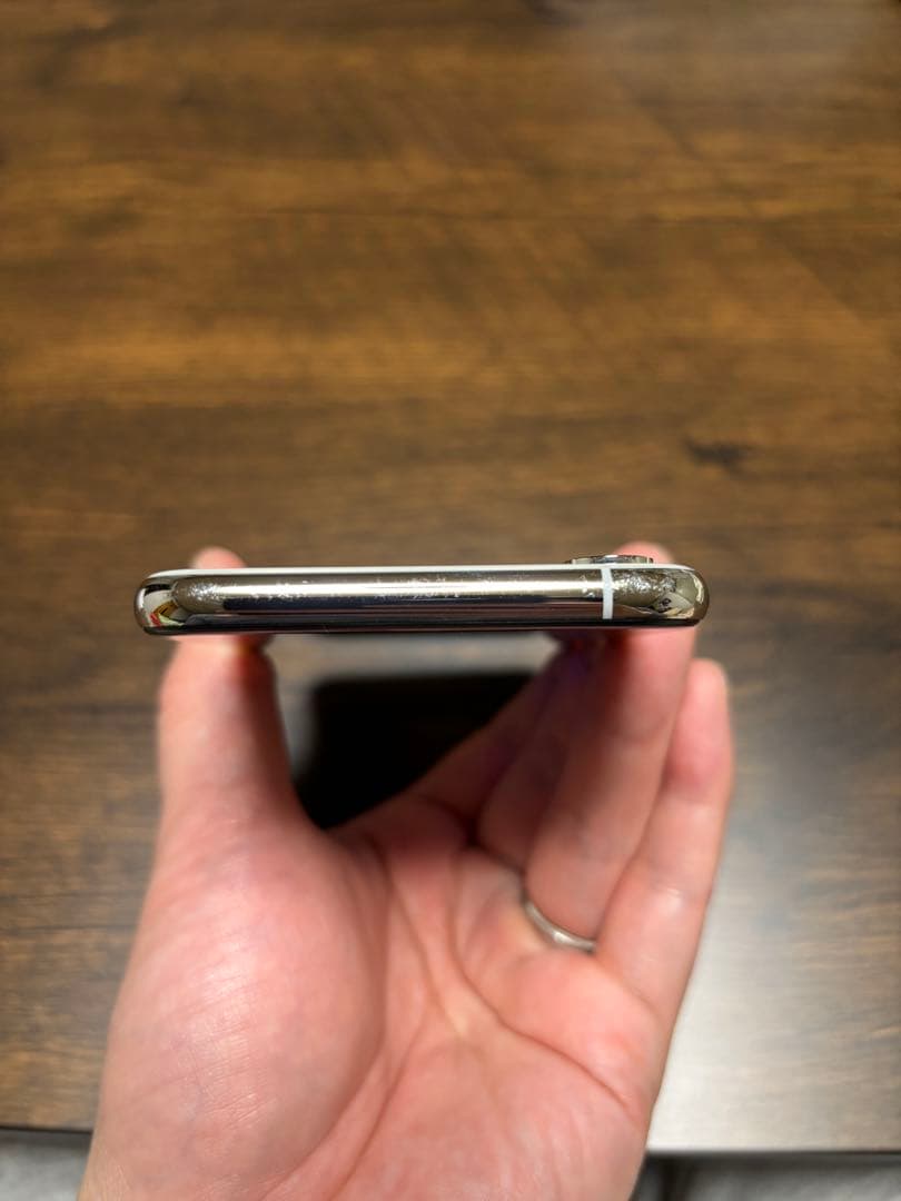 Apple iPhone Xs 64GB シルバー 美品 86％ SIMフリー