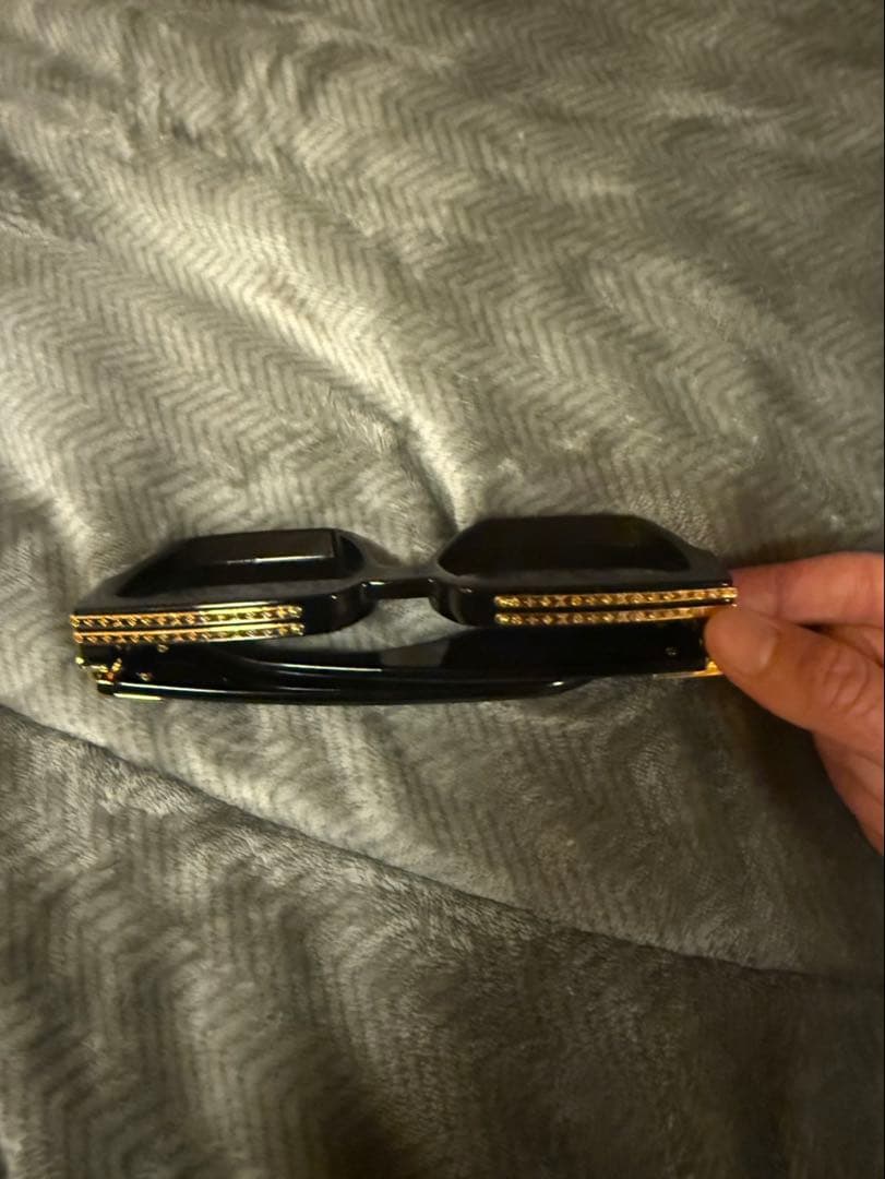 LOUIS VUITTON ブラックサングラス