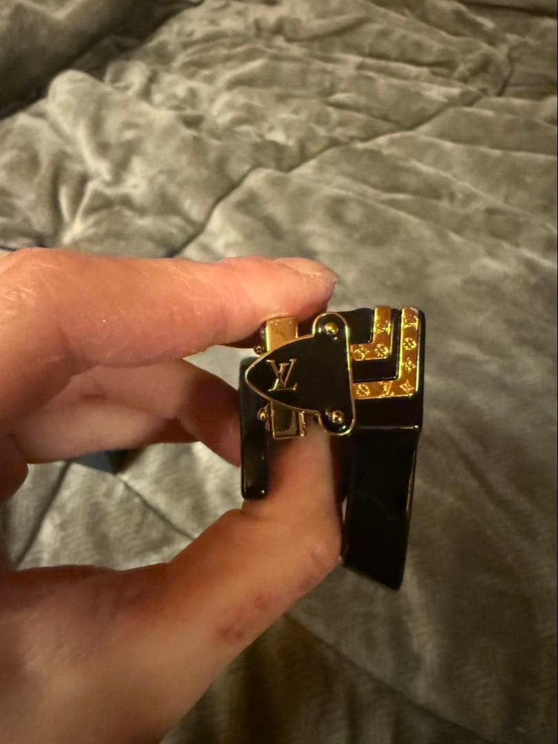 LOUIS VUITTON ブラックサングラス