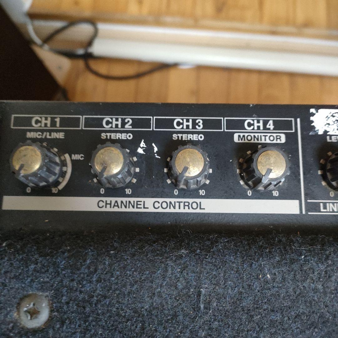 Rolandキ−ボ−ド用アンプ　 　　KC300 USA