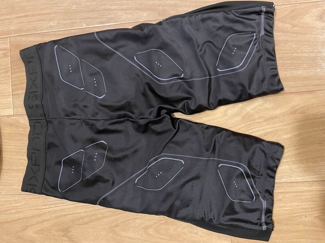 【お値下げ中】SIXPAD EMSパワースーツ上下　メンズS