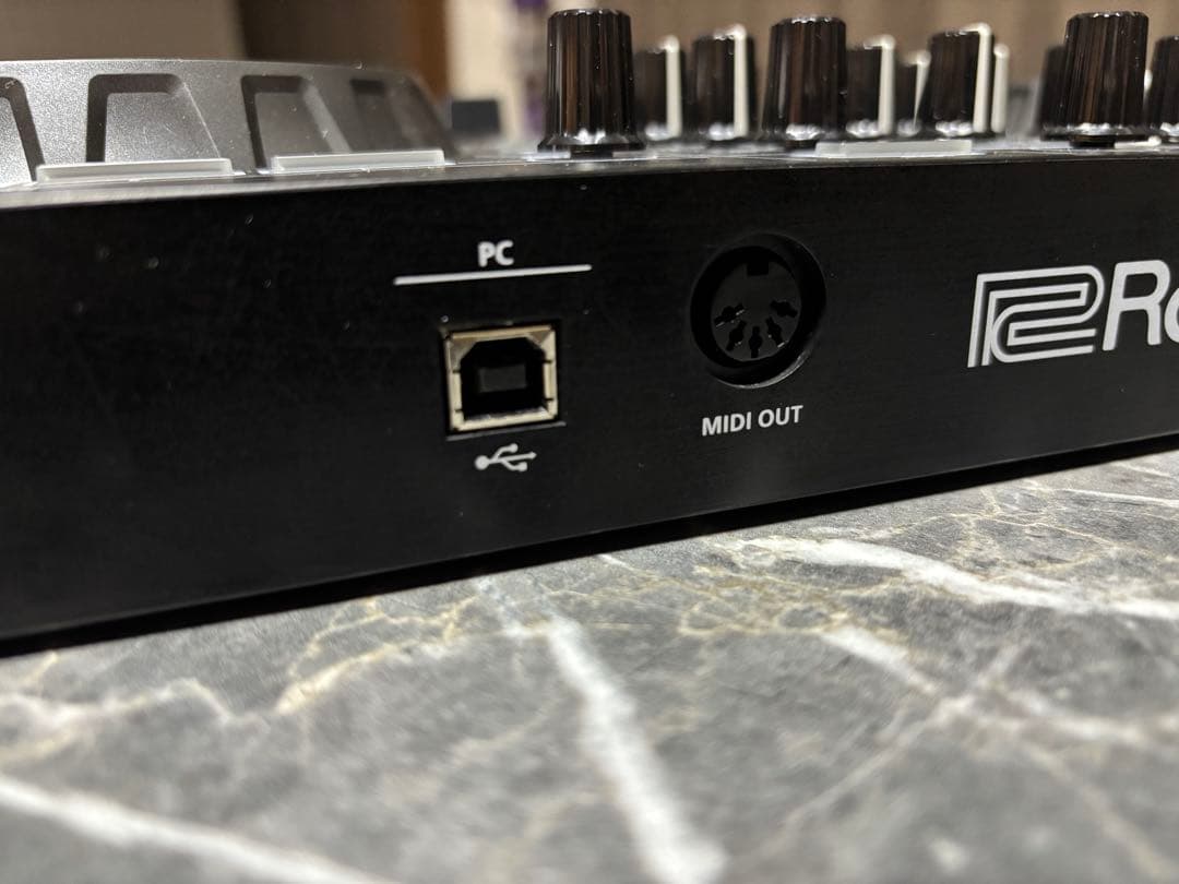 Roland DJ-202 / ケーブル・ケース付き