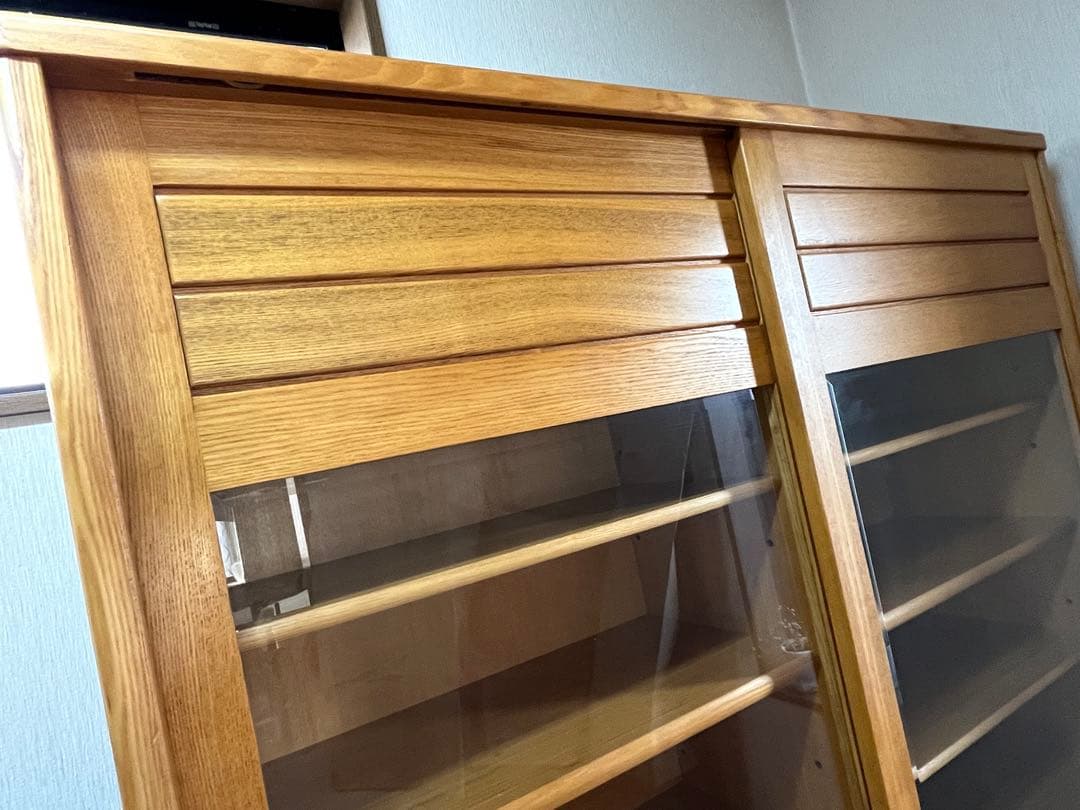 タモ材＊ガラス食器棚