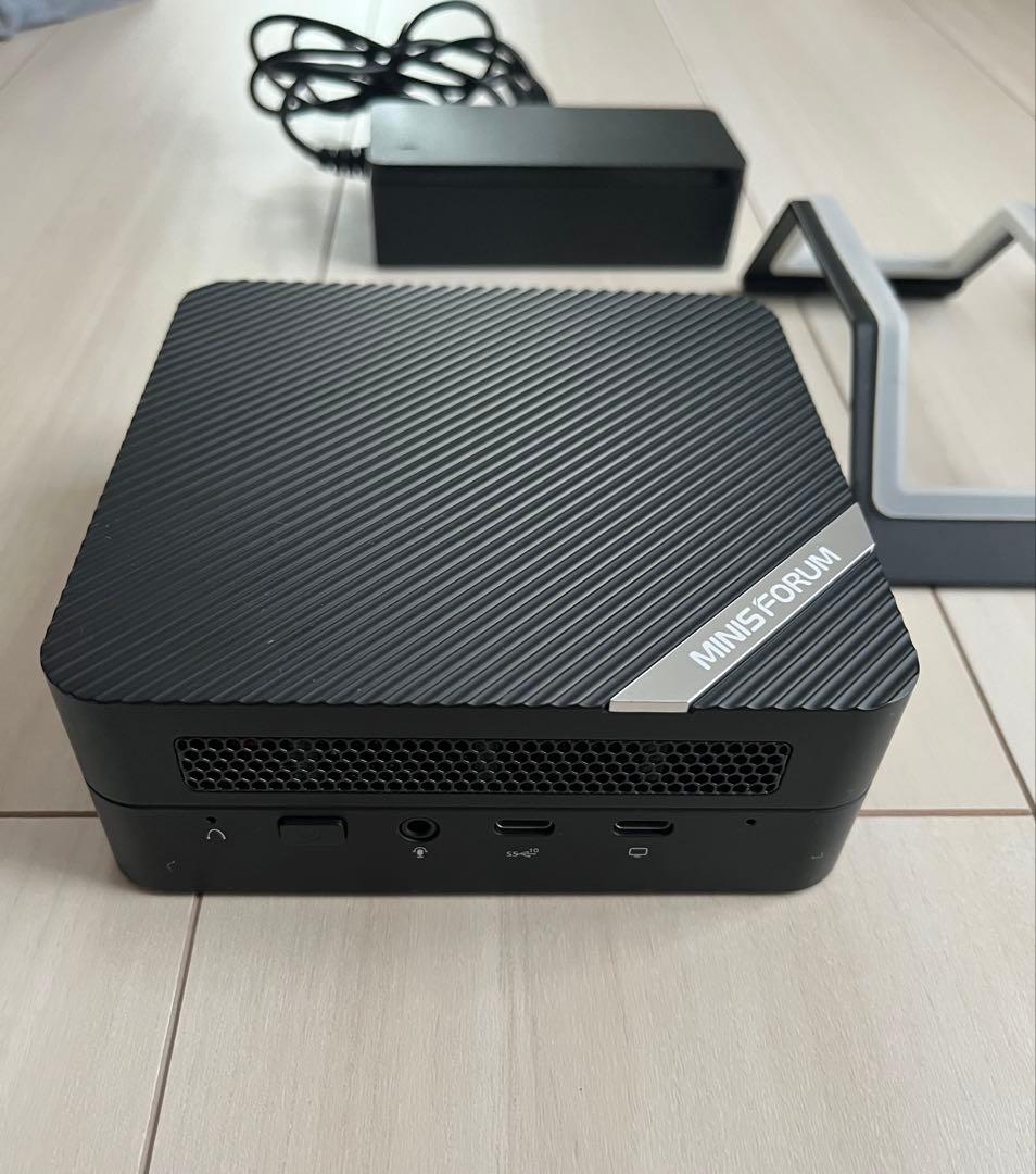 ミニPC Minisforum UM560XT