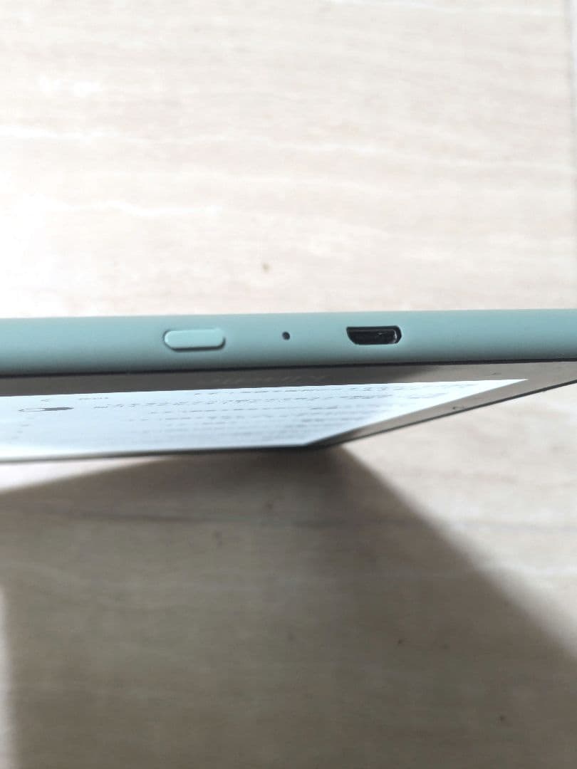 Kindle paperwhite 第10世代 6GB　広告有り　充電ケーブル付