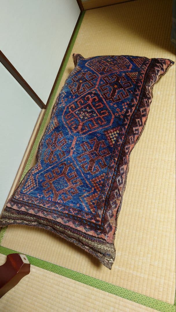 【フローレンスさん専用】アンティーク絨毯　バルーチ（袋状　クッション仕立て）