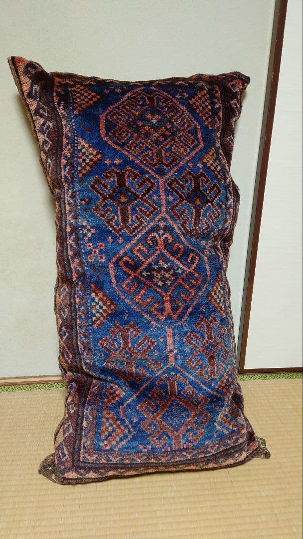 【フローレンスさん専用】アンティーク絨毯　バルーチ（袋状　クッション仕立て）