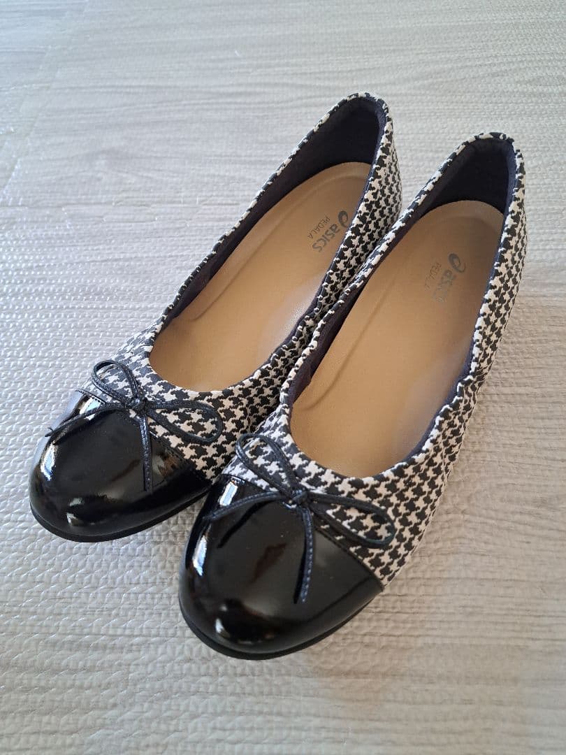 【再値下げしました】ASICS ペダラ フラットシューズ 23.0cm