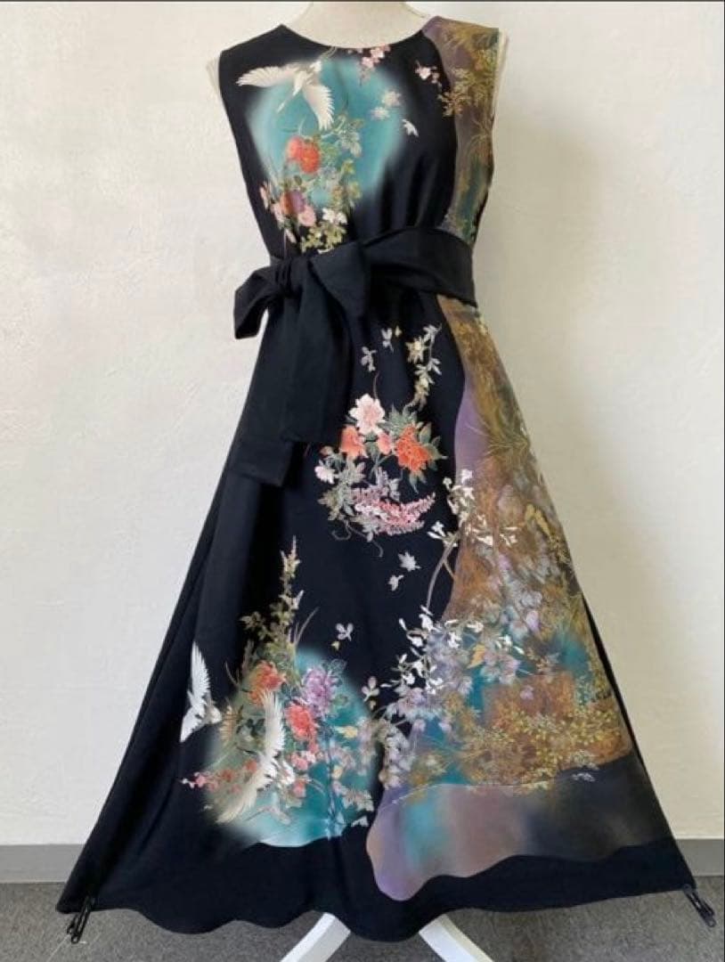 谷崎潤一郎の世界落款印付きボレロとドレスセット