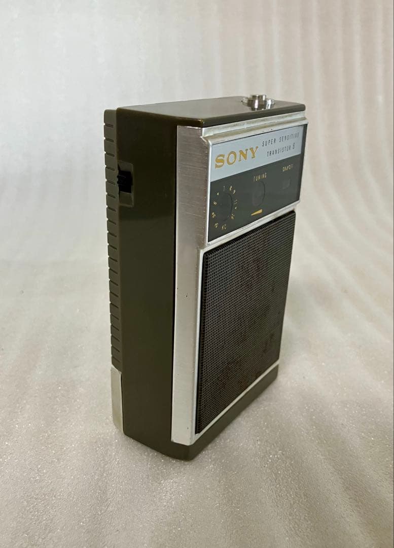 動作品　SONY TR-830ラジオ ケース付き ソニー