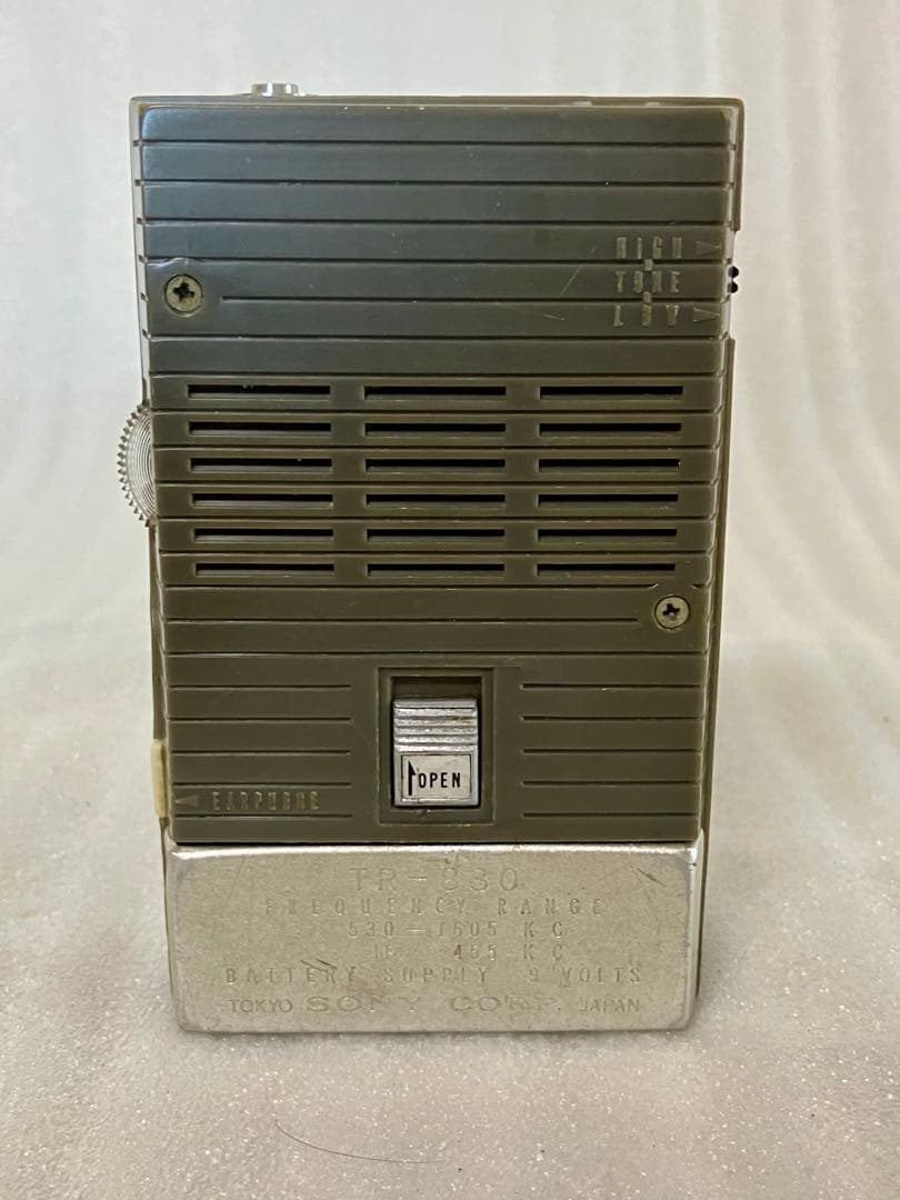 動作品　SONY TR-830ラジオ ケース付き ソニー