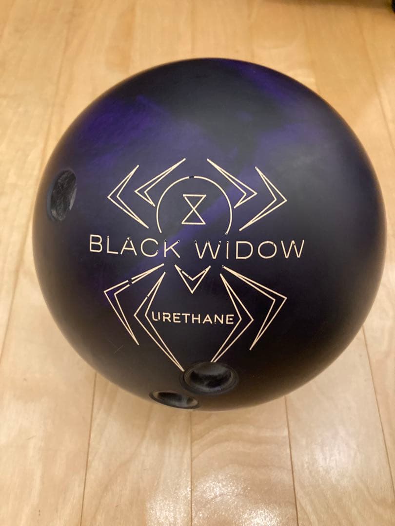 BLACK WIDOW ボウリングボール15ポンド