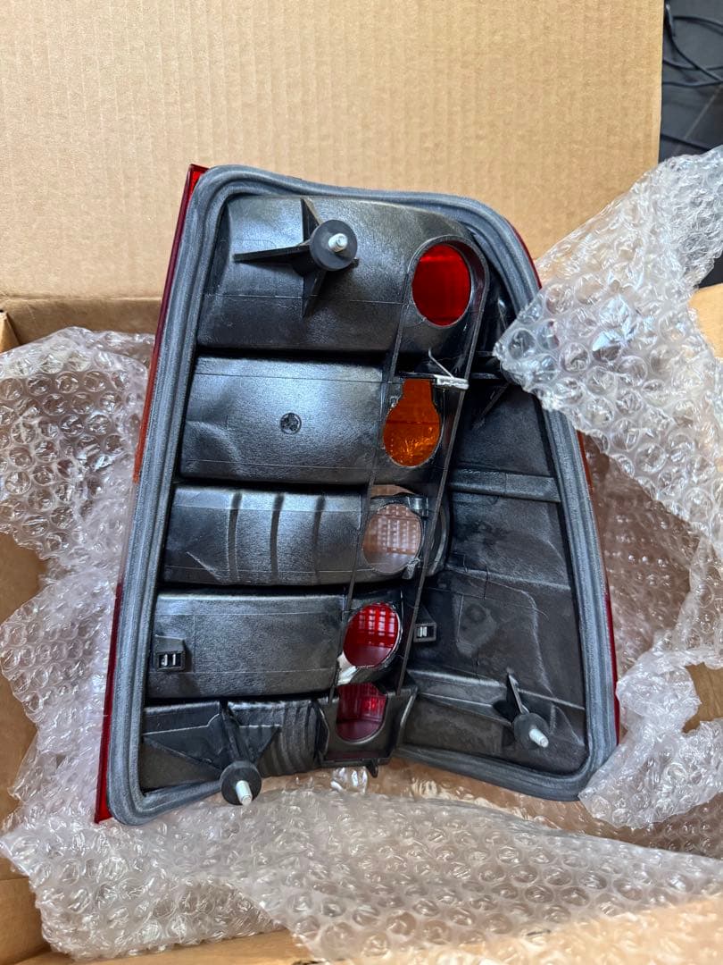 ベンツ Eクラスワゴン s124 テールライトレンズ 純正 左右セット