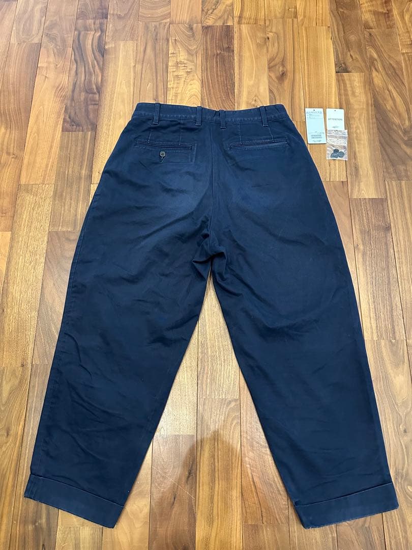 BEAMS PLUS ビームスプラス2プリーツ チノパンツ M ネイビー