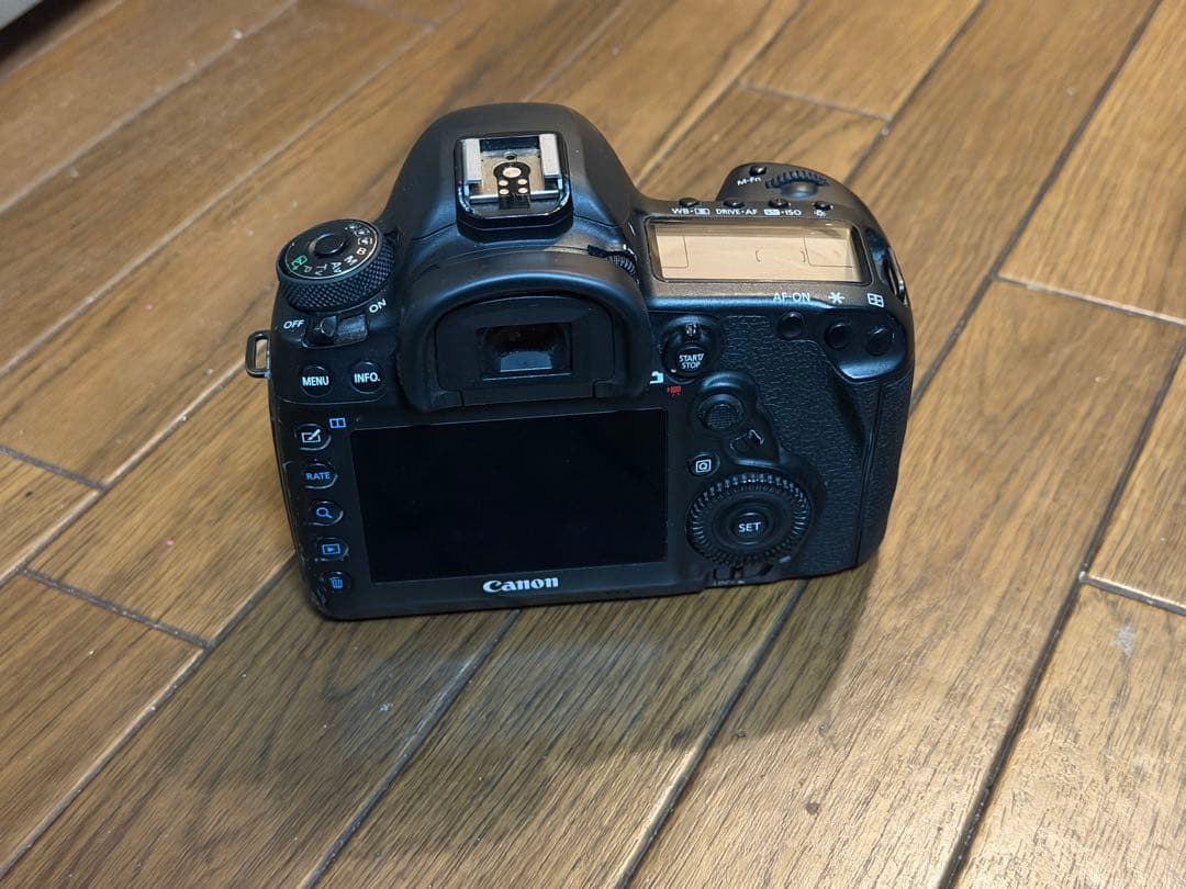 Canon EOS 5D Mark IV モニターに不備あり