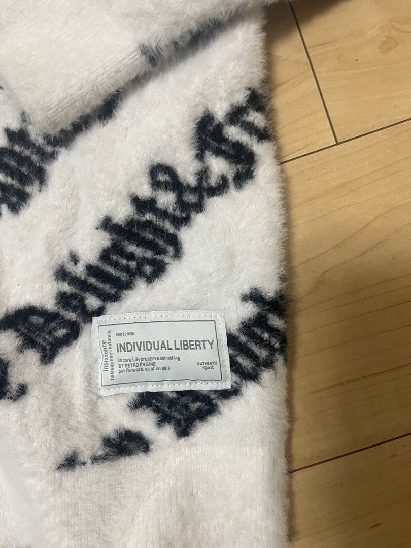 秋元強真着用　アダムスジャグラー　ニット