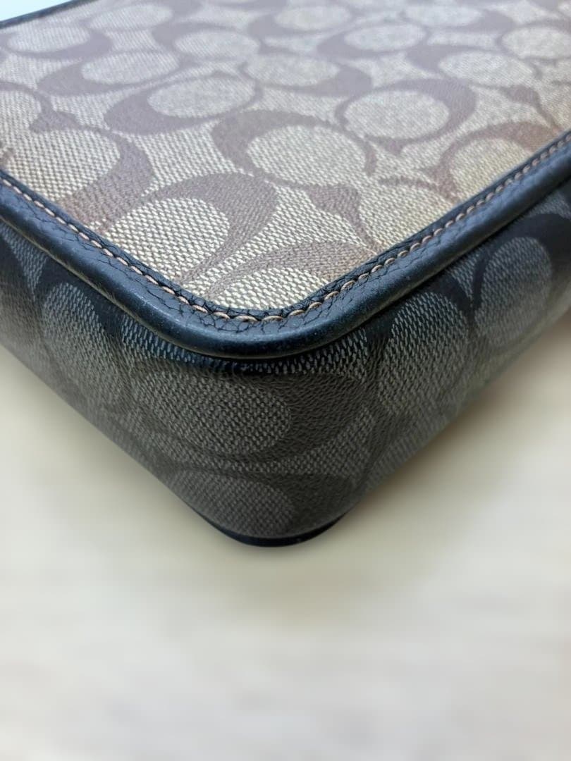 COACH モノグラムショルダーバッグ