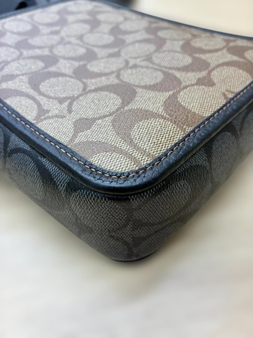 COACH モノグラムショルダーバッグ