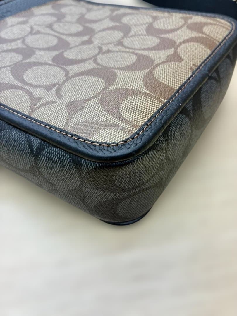 COACH モノグラムショルダーバッグ