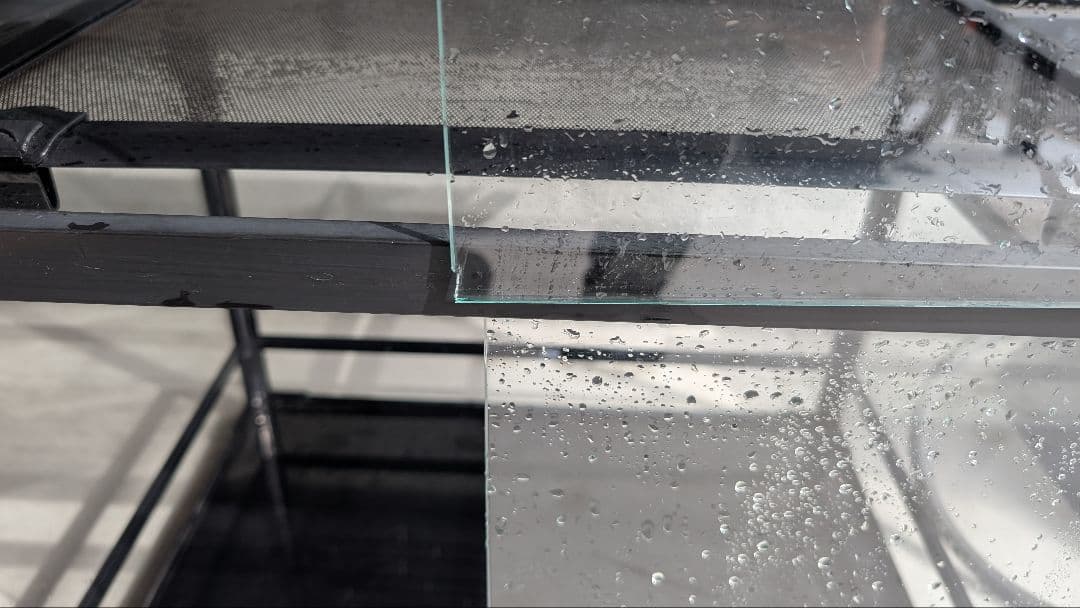 ガラス製スライド式ショーケース